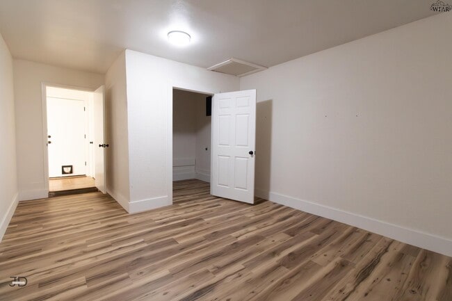 Building Photo - 674 Bell Rd S