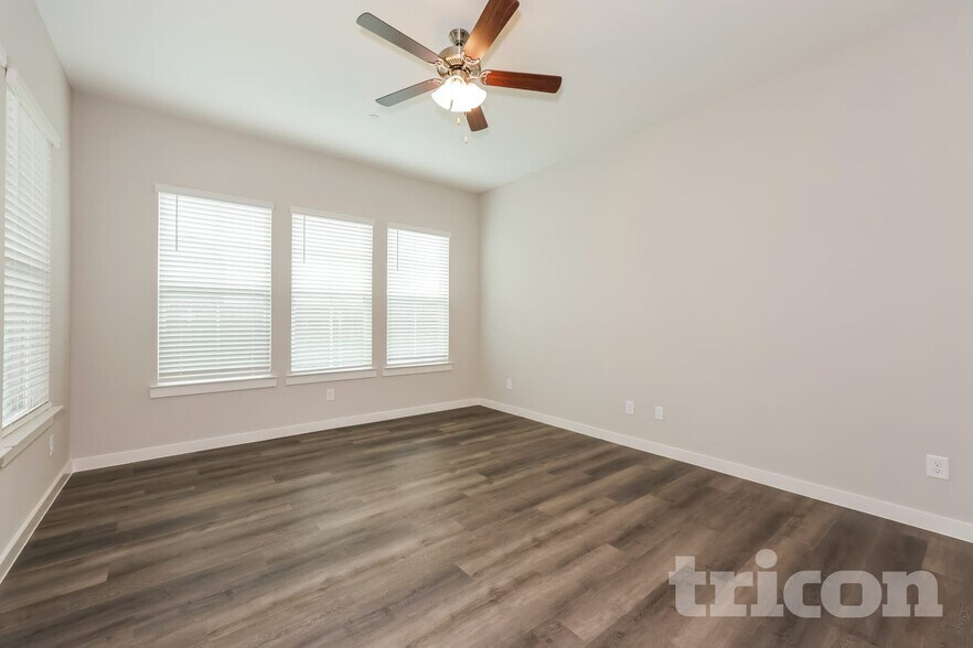 Building Photo - 217 Holbeck Cir