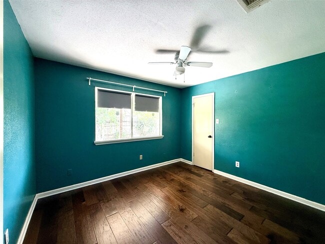 Building Photo - 13222 Pebblewalk Cir N