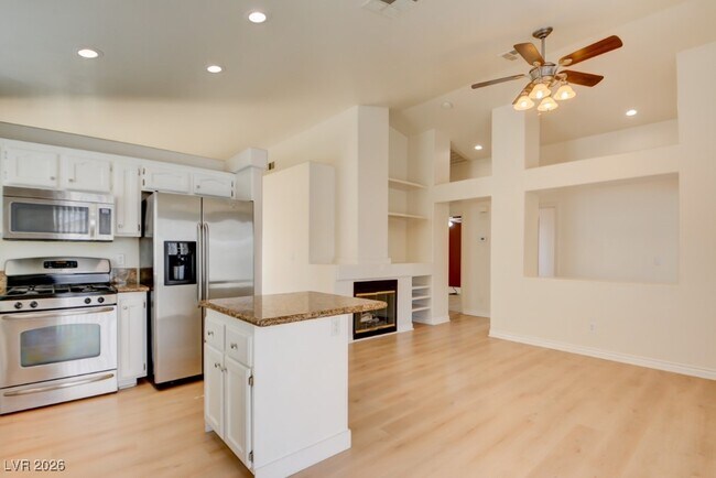 Building Photo - 2300 Steinke Ln