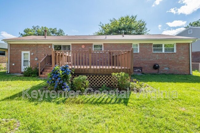 Building Photo - 726 Sunnywood Rd