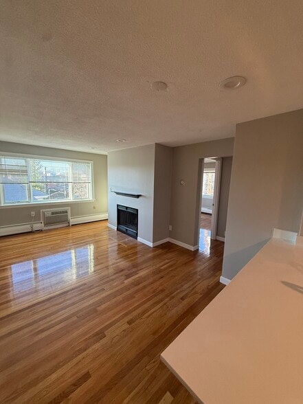 Building Photo - 50 Evergreen St