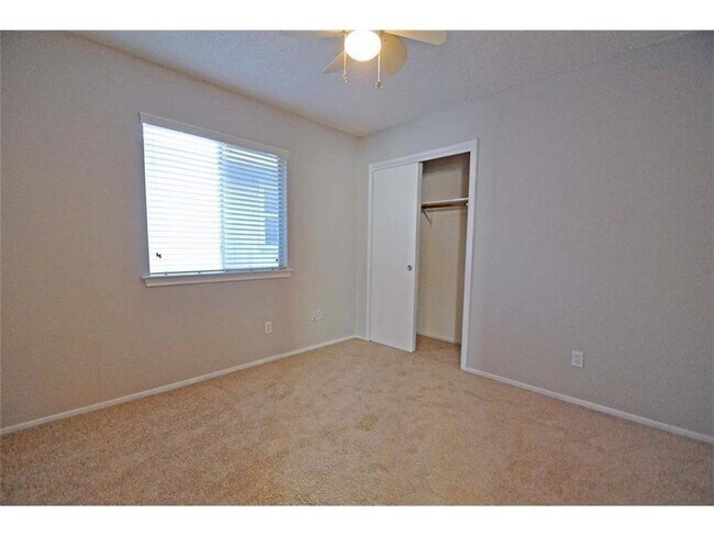Building Photo - 1500 Sylvia Ln