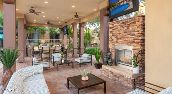 Building Photo - 34000 N 27th Ave