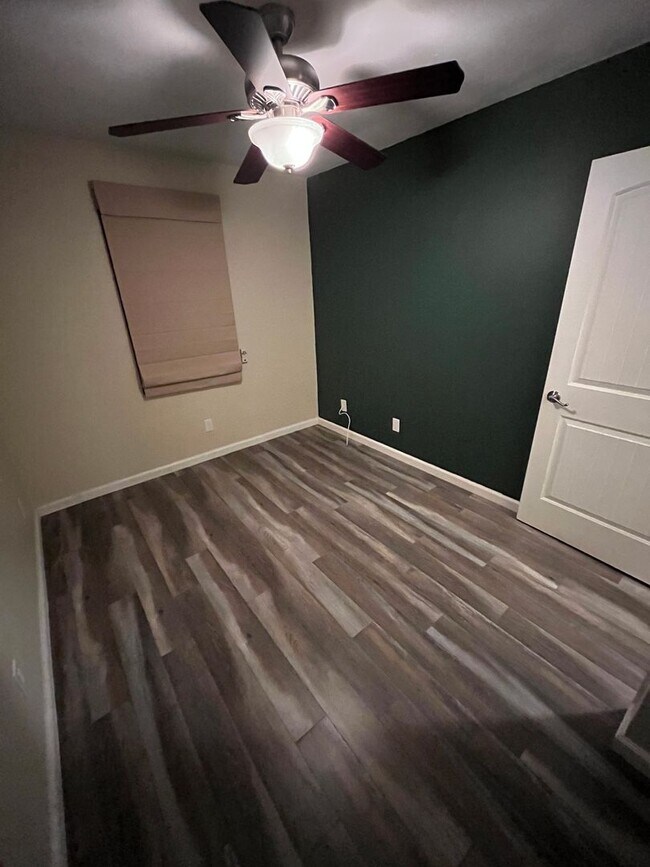 Building Photo - Darling 2+2 Condo W/Views + Amenities in g...