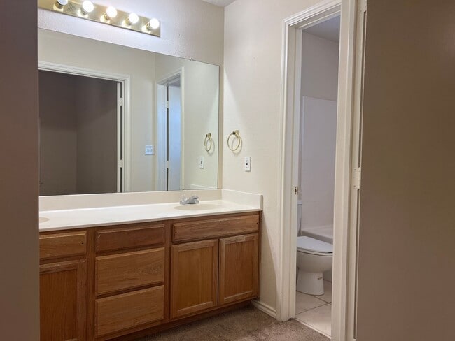 Building Photo - Cougar Ridge III Duplex