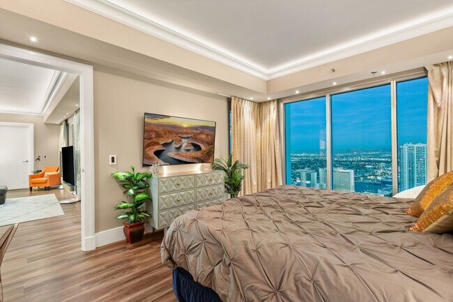 Building Photo - Sky Las Vegas 3705-City/Mtn views from this Stunning 2Bd/2Ba Residence