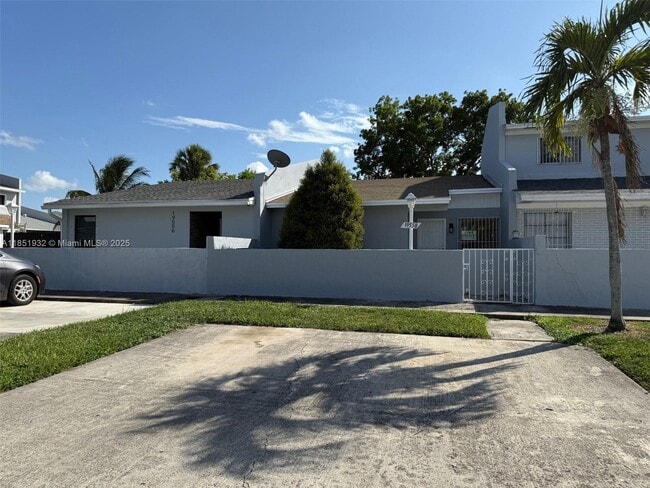 Primary Photo - 19558 NW 55th Cir Pl