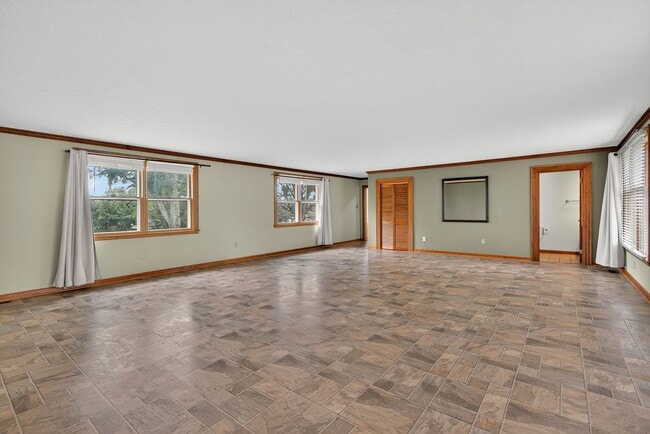 Building Photo - Charming 4BR / 3BA Historic Home with Big Backyard! BR VA