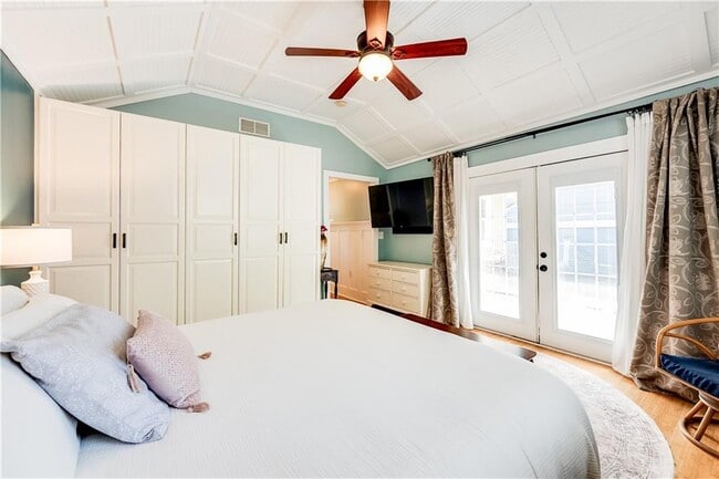 Building Photo - 45 Mortimer St SE