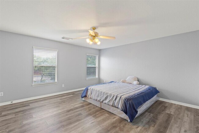 Building Photo - 4427 Village View Dr