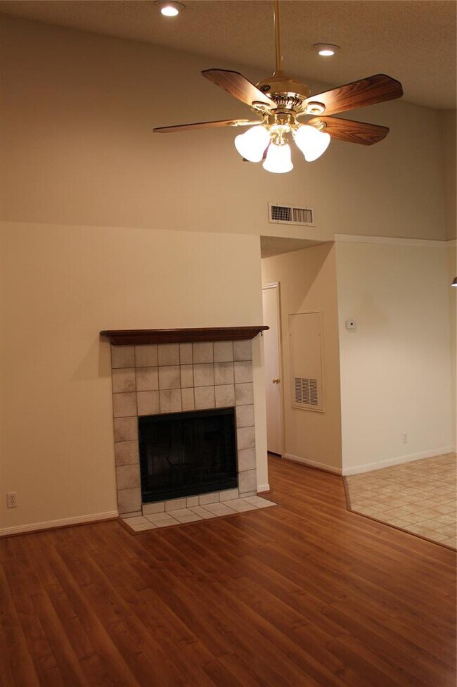 Building Photo - 203 E 31st St