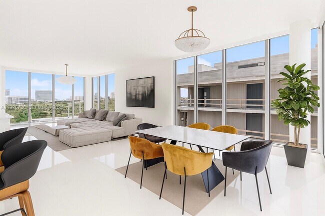 Building Photo - 9940 W Bay Harbor Dr