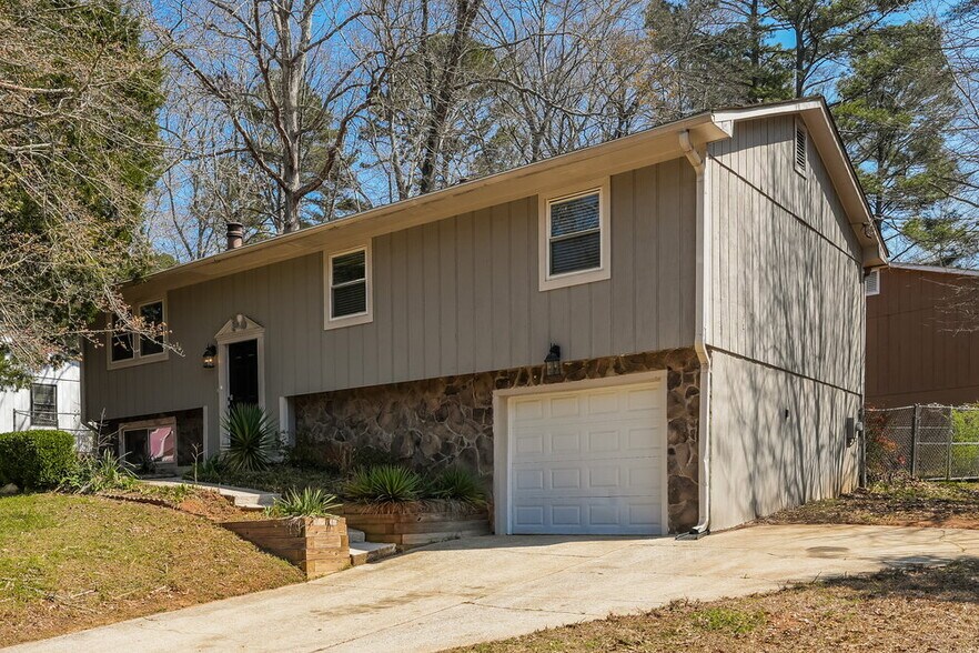 Building Photo - 2194 Cherokee Valley Cir