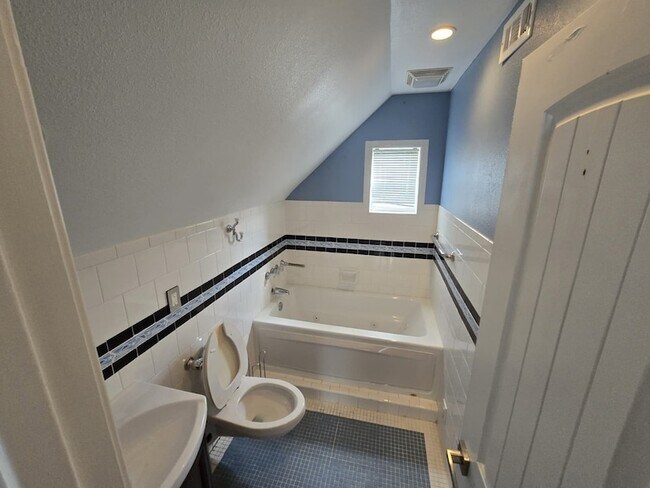 Building Photo - 9954 Genard Rd