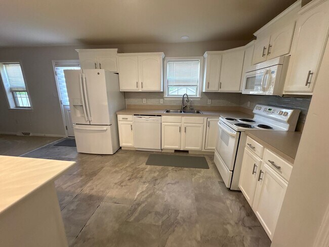 Building Photo - 720 Strayer Dr
