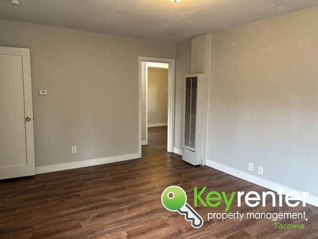 Building Photo - Charming Newly Remodeled Home