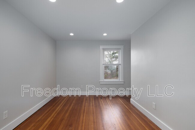 Building Photo - 18 Canal St