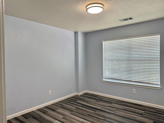 Building Photo - 14802 Bellflora Ct