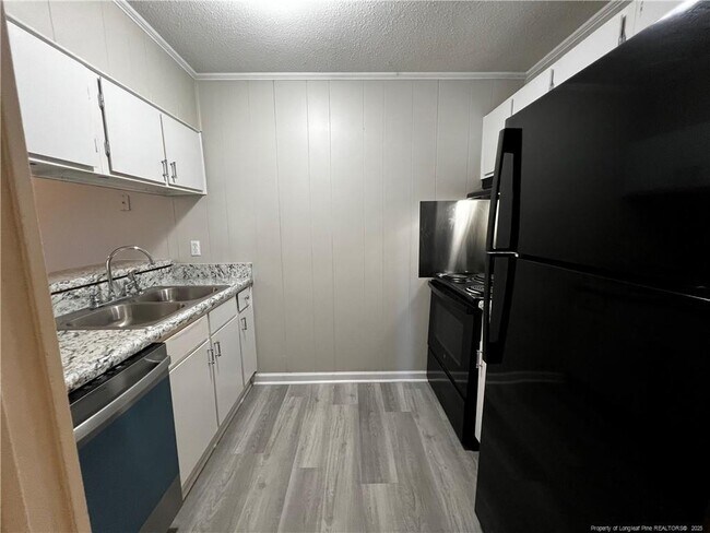 Building Photo - 5853 Century Oaks Dr