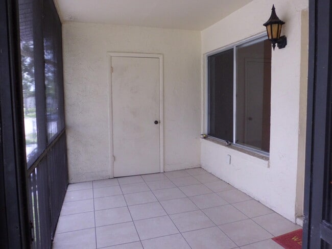 Building Photo - 121 Lake Pine Cir