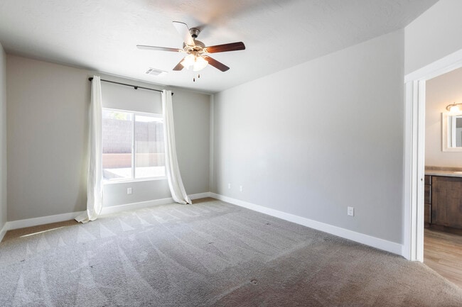 Building Photo - 3338 E Crimson Ridge Dr