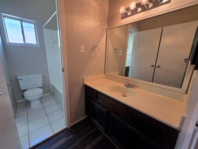 Building Photo - 447 Lost Rock Dr