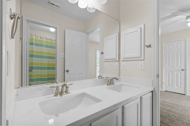 Building Photo - 11403 Lakewood Cove