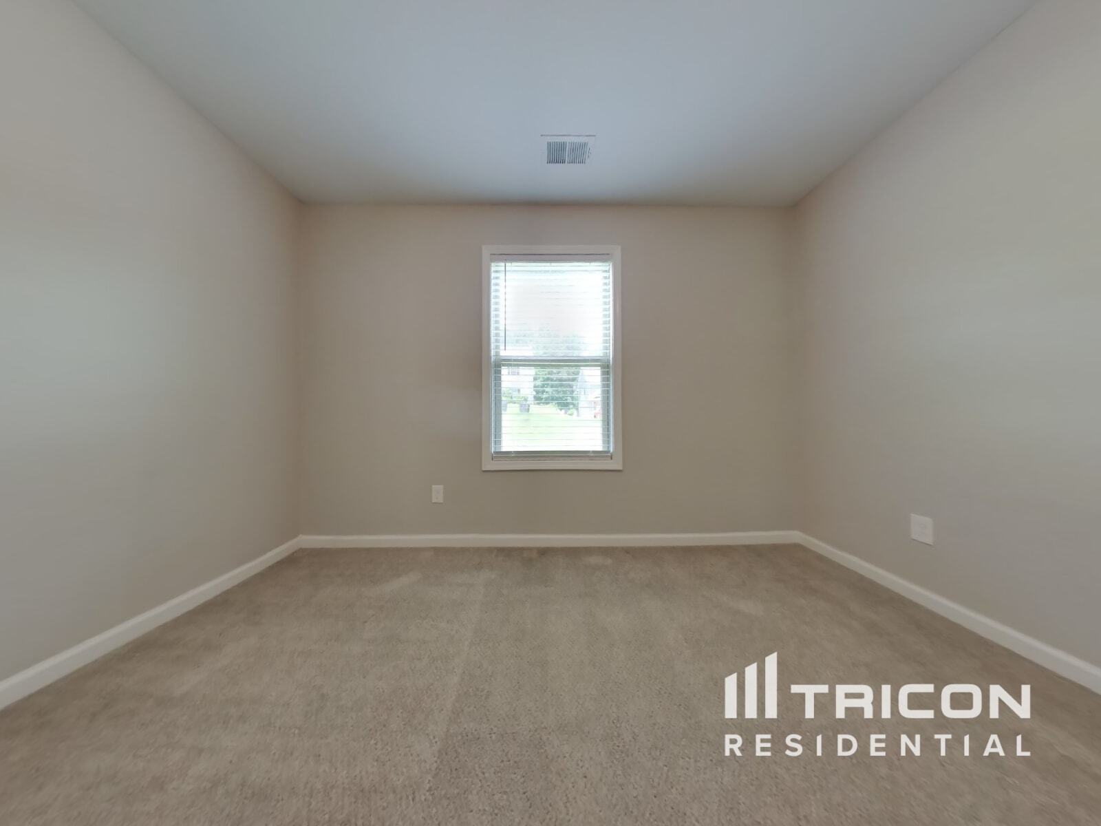 Building Photo - 652 Amberwood Dr