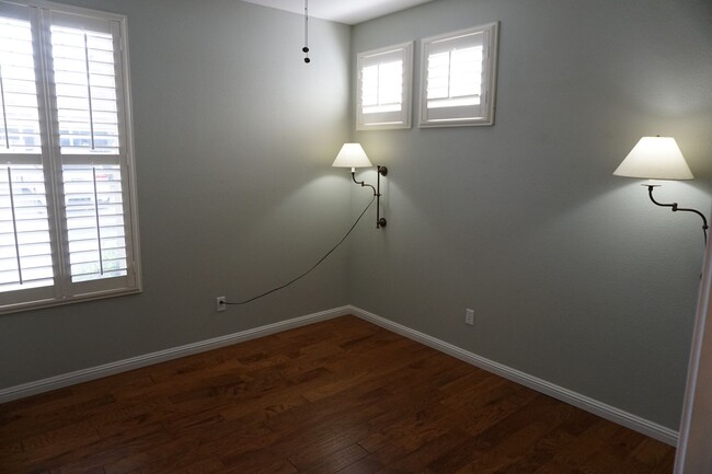 Building Photo - 10591 Iron Point Cir