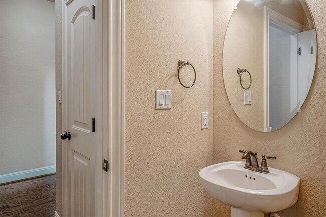 Building Photo - 5809 Viejo Dr