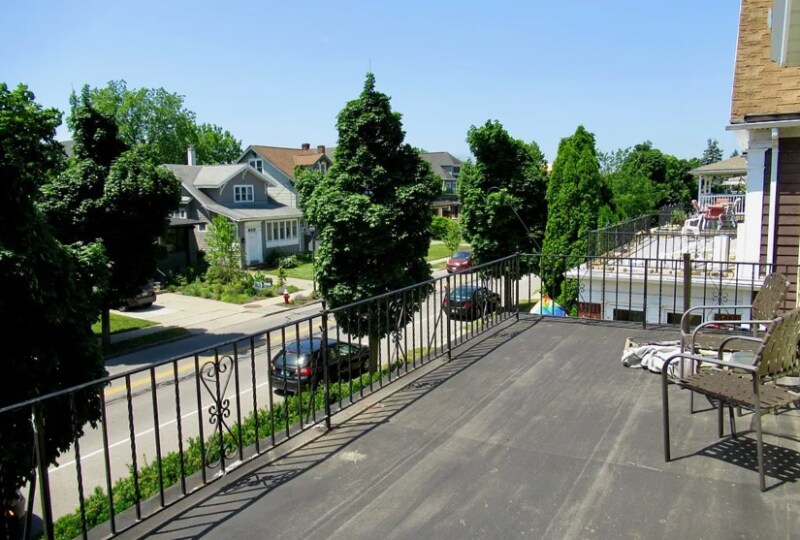 Building Photo - 818 Amherst St