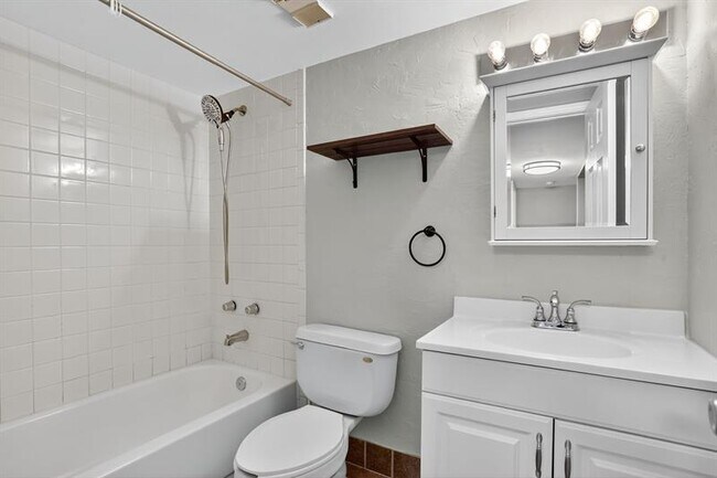 Building Photo - 2242 NW 39th Ave