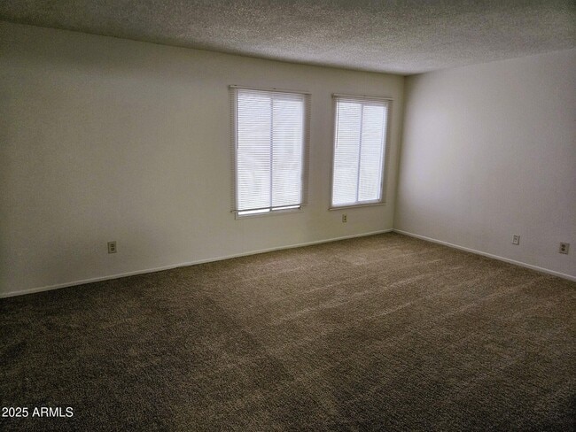 Building Photo - 6557 S La Rosa Dr