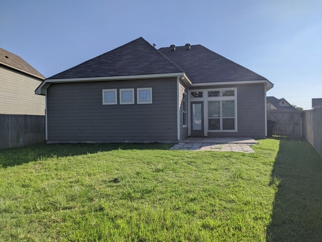 Building Photo - Available August 2026! Beautiful Home in Bryan!