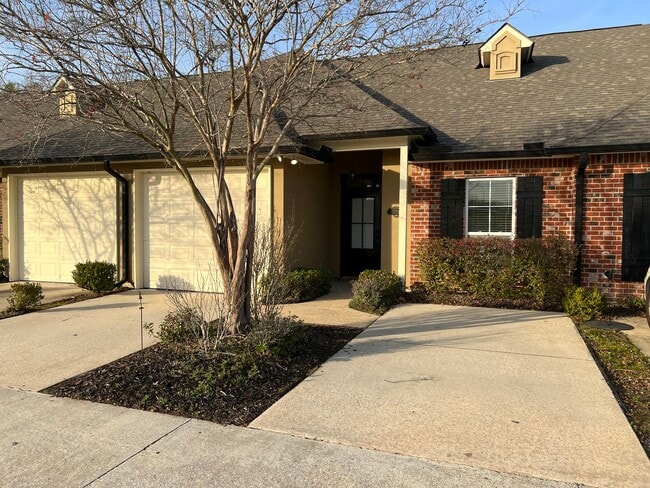 Building Photo - 37150 Woodgate Ave