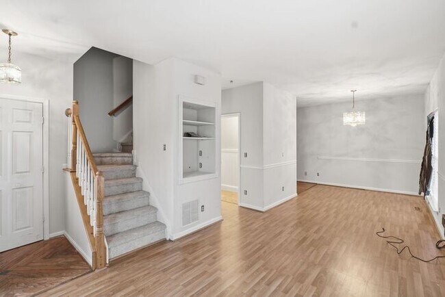 Building Photo - 15663 Viewpoint Cir