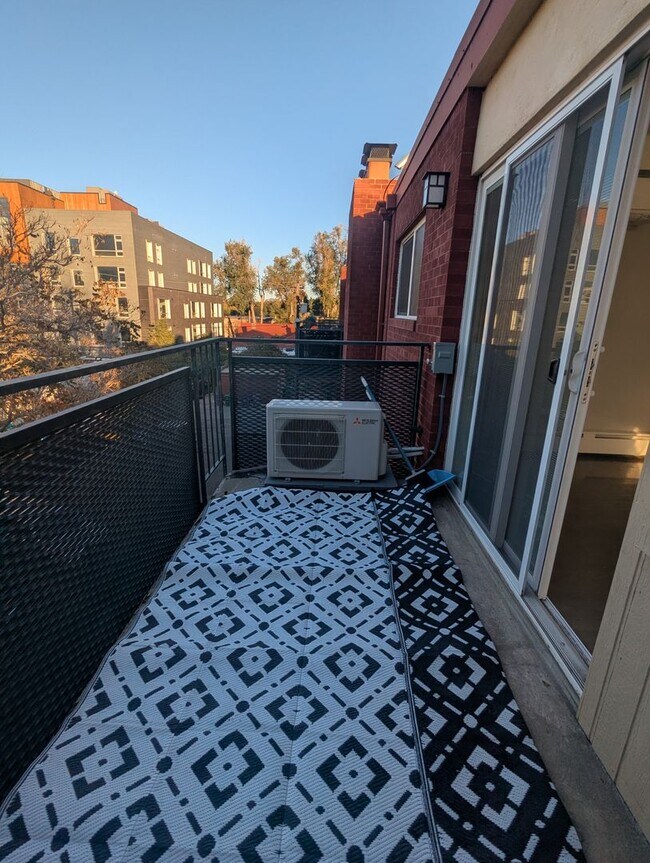 Building Photo - FABULOUS PEARL STREET CONDO IN SECURE BLDG...