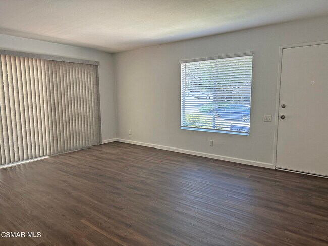 Building Photo - 499 Serento Cir