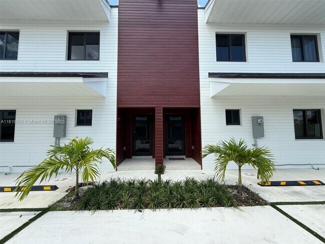 Building Photo - 936 NW 10th St
