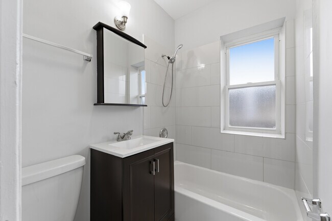 Building Photo - 1722 W Juneway Terrace