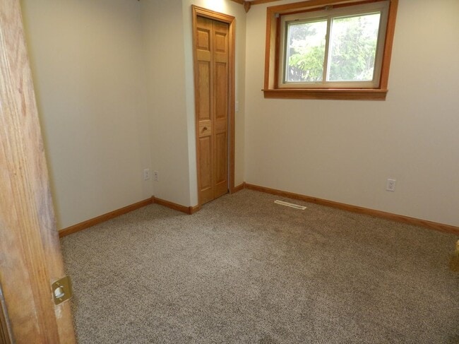 Building Photo - 2571 Crown Hill Ct
