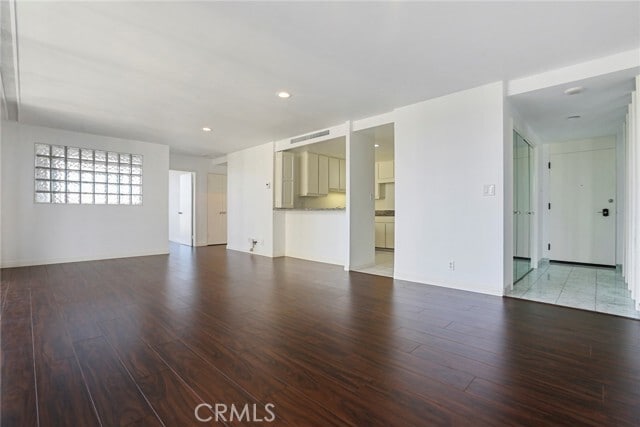 Building Photo - 2170 Century Pk E