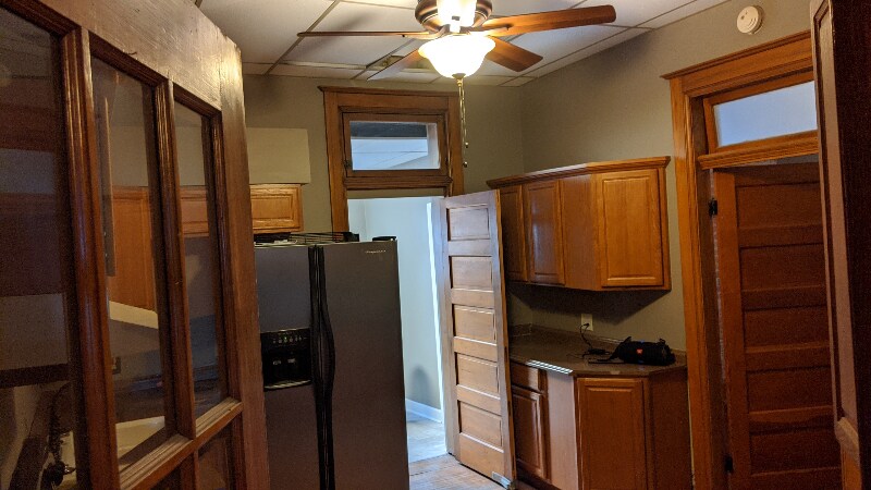 Building Photo - 127 1/2-38-32 E Main St