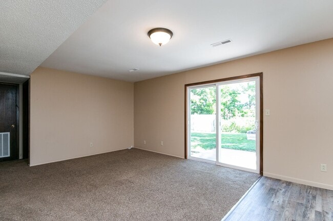 Building Photo - Blending Relaxation & Sophistication Creat...