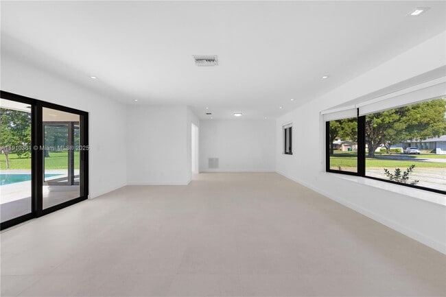 Building Photo - 8000 SW 139th Ter