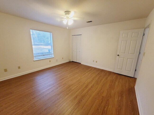 Building Photo - 1555 San Luis Rd