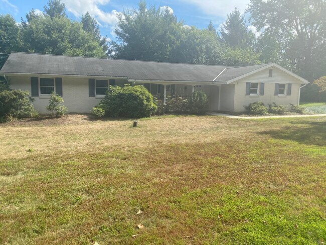 Building Photo - 6130 Hilltop Rd