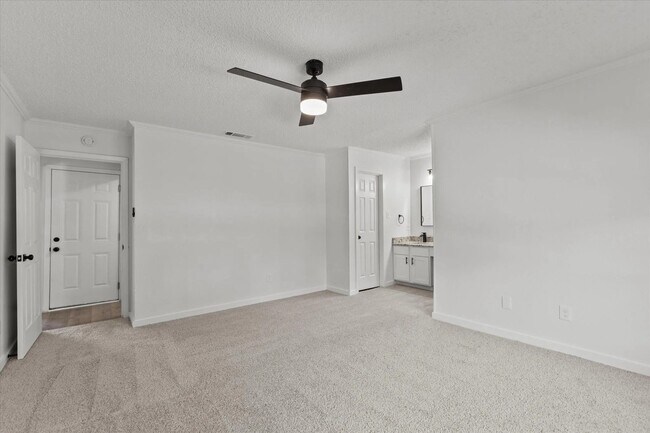 Building Photo - 5310 Vagas Dr