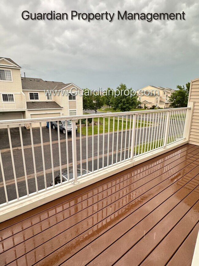 Building Photo - Maple Grove Town Home, 2 Car Garage, W/D, Balcony, Dishwasher, Avail June/July